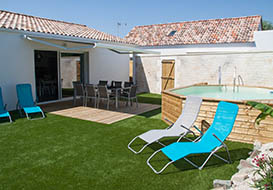 Vendee holiday villa with heated above-ground pool