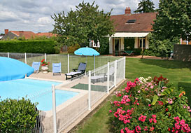 Large Vendee holiday home with fenced pool