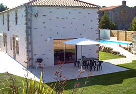 Vendee cottage for 6 with private heated pool